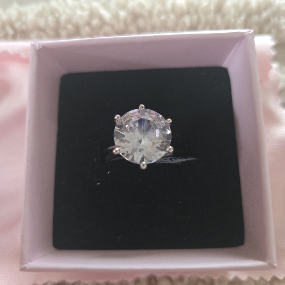 Classic Solitaire Round-Cut Clear Stone Ring - Women Jewelry